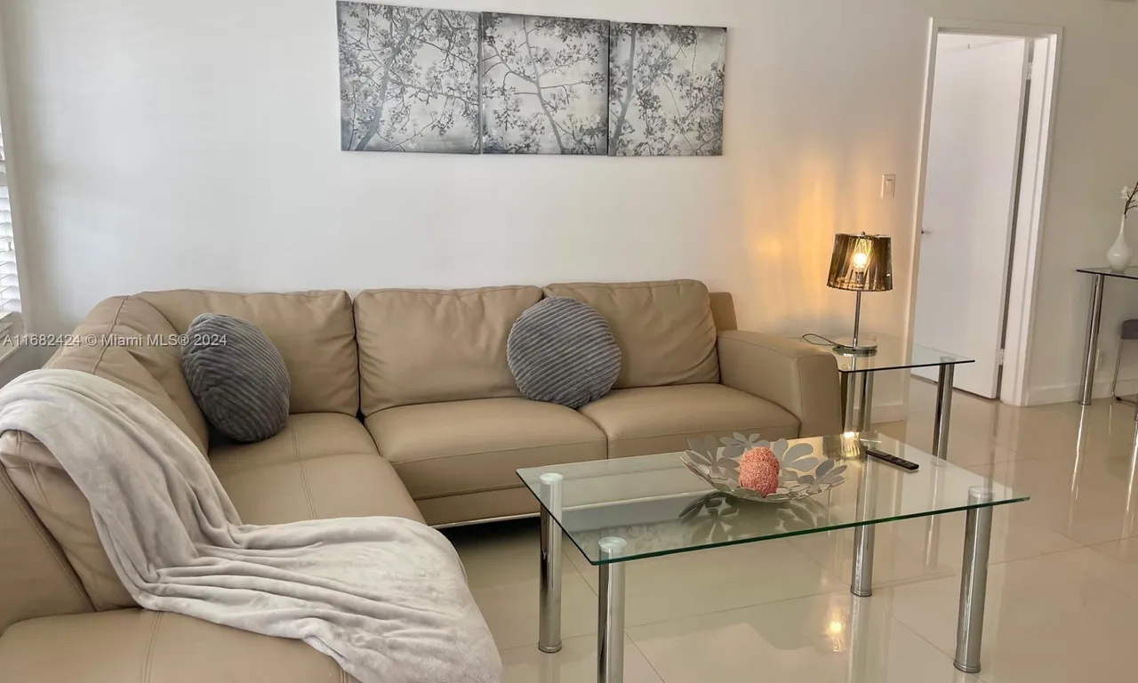 5225 Collins Ave # 515, Miami Beach FL 33140