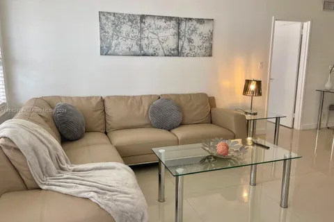 5225 Collins Ave # 515, Miami Beach FL 33140