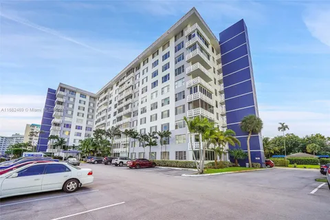 4350 Hillcrest Dr # 205, Hollywood FL 33021