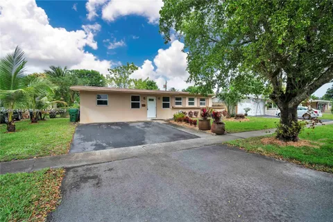 4961 NW 12th St, Lauderhill FL 33313