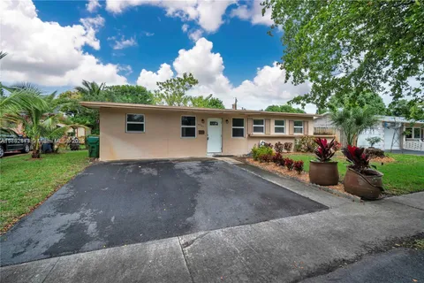 4961 NW 12th St, Lauderhill FL 33313