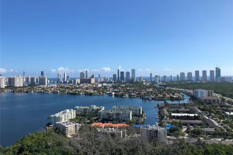 16385 Biscayne Blvd # 2020, North Miami Beach FL 33160