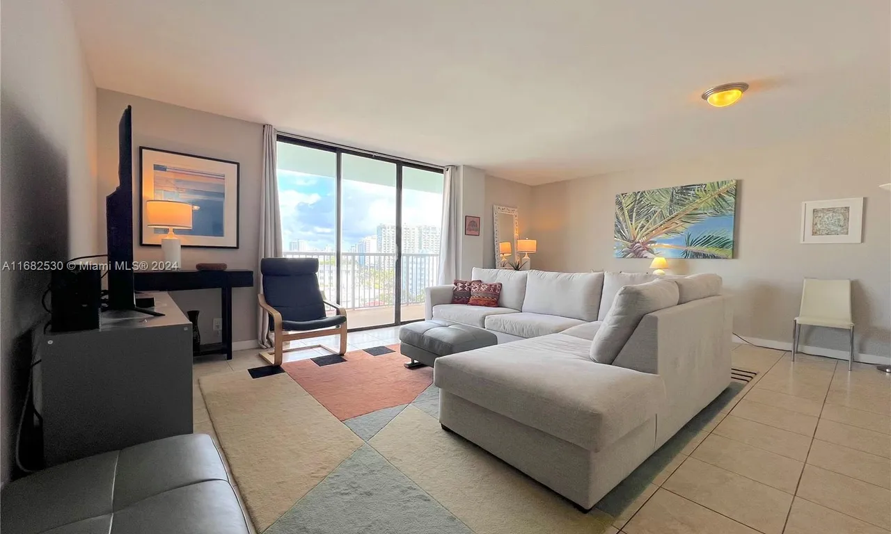 1800 Collins Ave # 11A, Miami Beach FL 33139