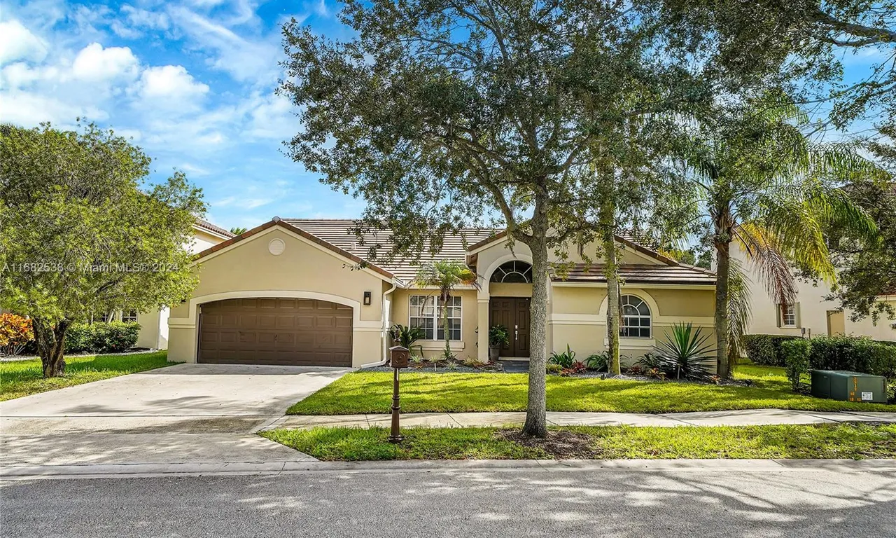 864 Verona Lake Dr, Weston FL 33326