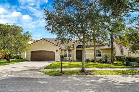 864 Verona Lake Dr, Weston FL 33326