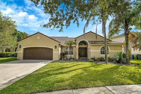 864 Verona Lake Dr, Weston FL 33326