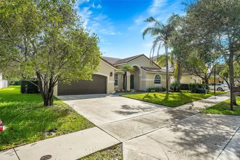 864 Verona Lake Dr, Weston FL 33326