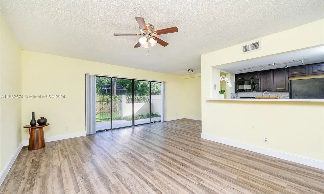 8801 W Sample Rd # 7, Coral Springs FL 33065