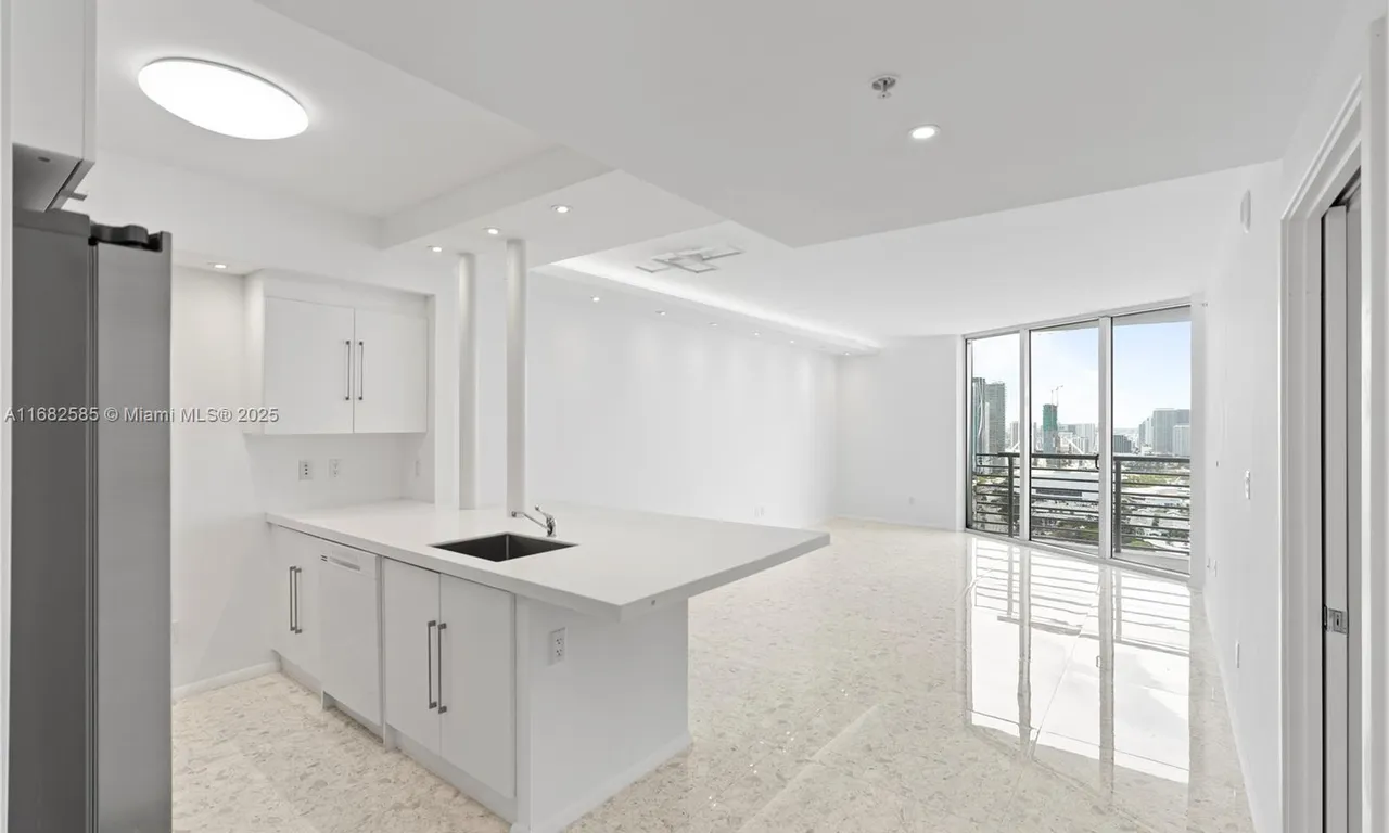 325 S Biscayne Blvd # 4218, Miami FL 33131