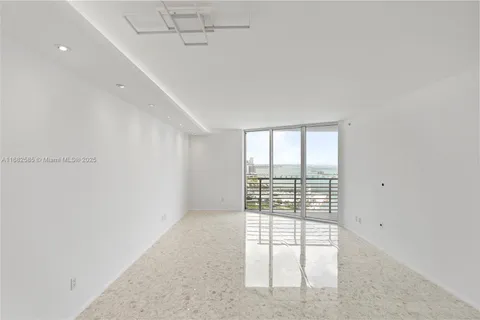 325 S Biscayne Blvd # 4218, Miami FL 33131