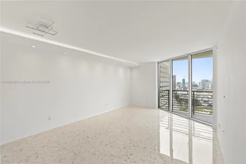 325 S Biscayne Blvd # 4218, Miami FL 33131