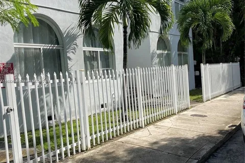 345 NW 34th St, Miami FL 33127