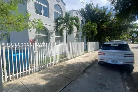 345 NW 34th St, Miami FL 33127