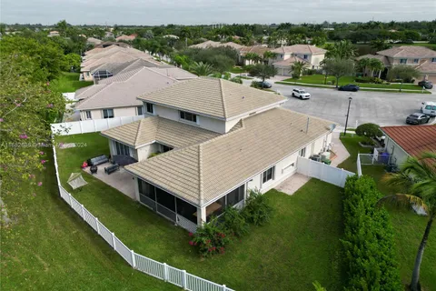 6893 SW 194th Ave, Pembroke Pines FL 33332