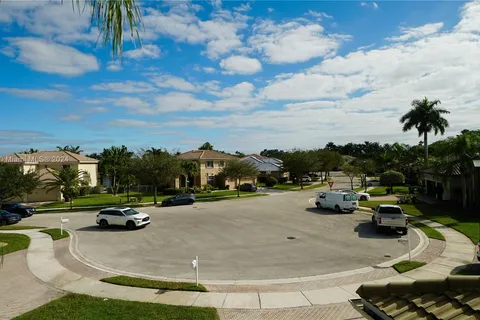 6893 SW 194th Ave, Pembroke Pines FL 33332