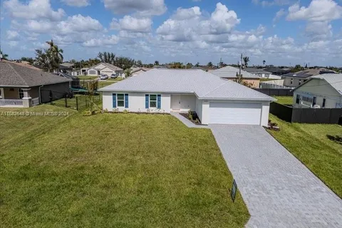 609 NW 10th TER, Cape Coral FL 33993