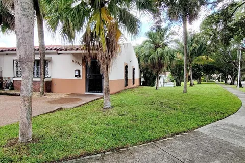 6930 Holly Rd, Miami Lakes FL 33014