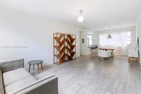 4720 Pine Tree Dr # 5, Miami Beach FL 33140