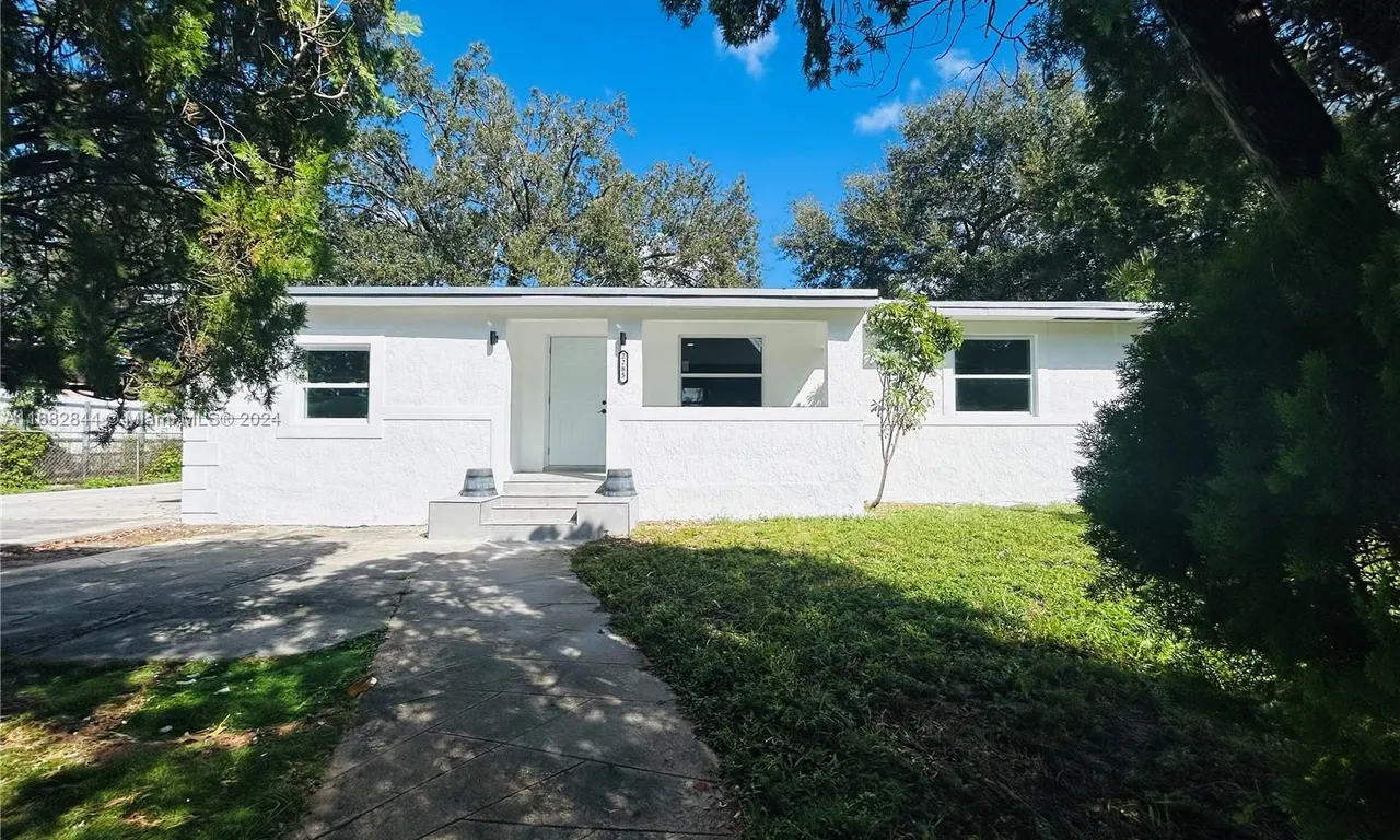 2285 NW 102nd St, Miami FL 33147