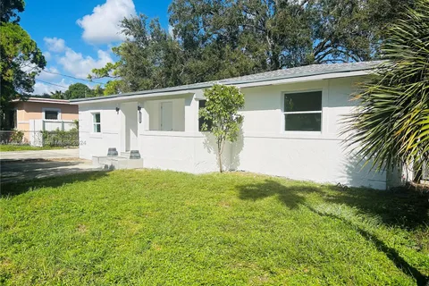 2285 NW 102nd St, Miami FL 33147