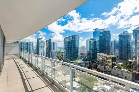 92 SW 3rd St # 3503, Miami FL 33130