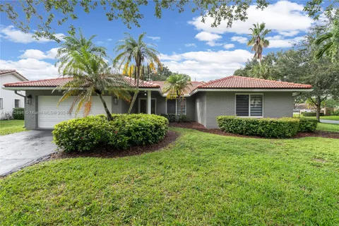 4818 NW 92nd Ter, Coral Springs FL 33067