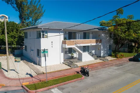 611 74th St, Miami Beach FL 33141