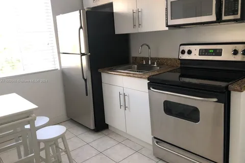 1241 14th St # 9, Miami Beach FL 33139