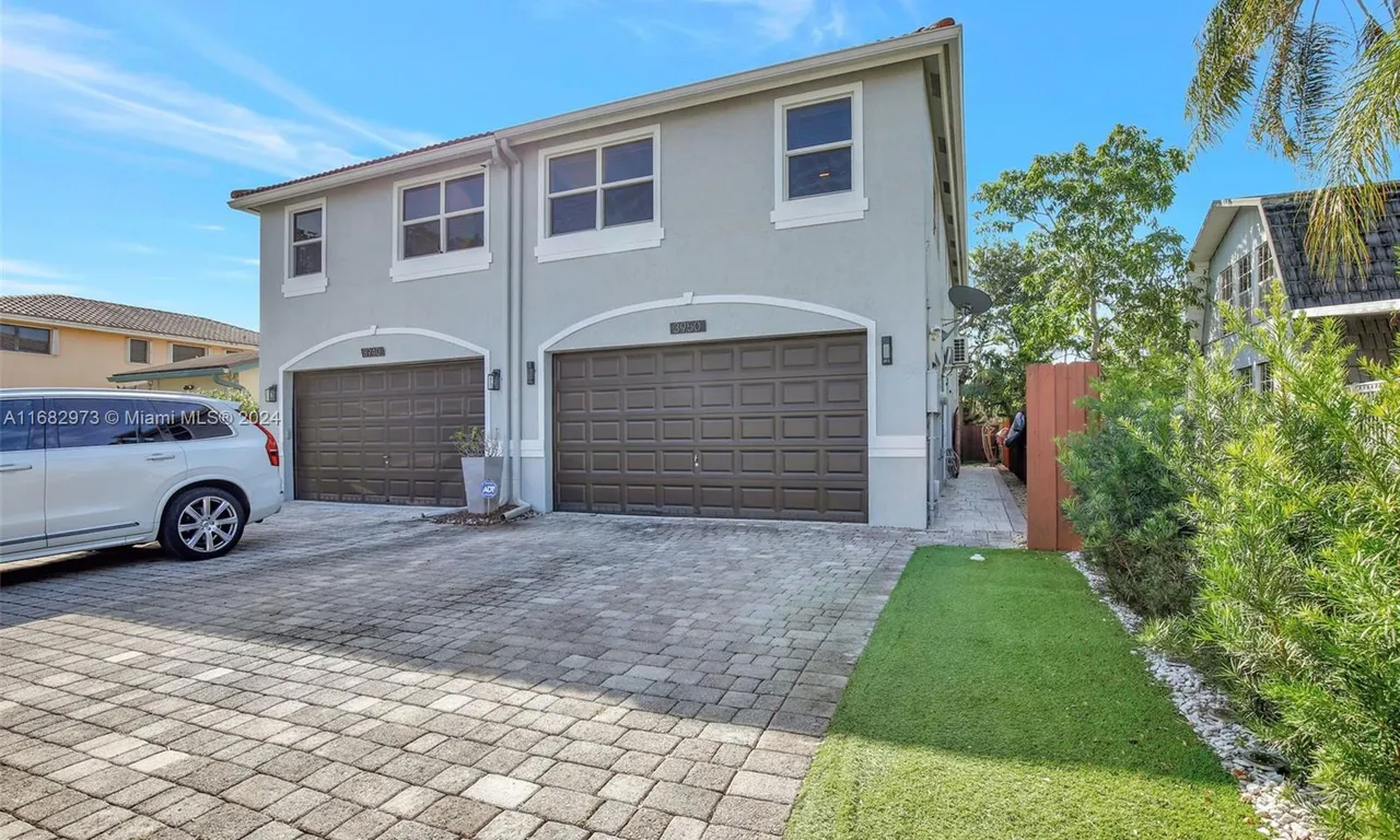 3950 Simms, Hollywood FL 33021