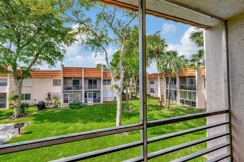 7610 Stirling Rd # 207C, Davie FL 33024