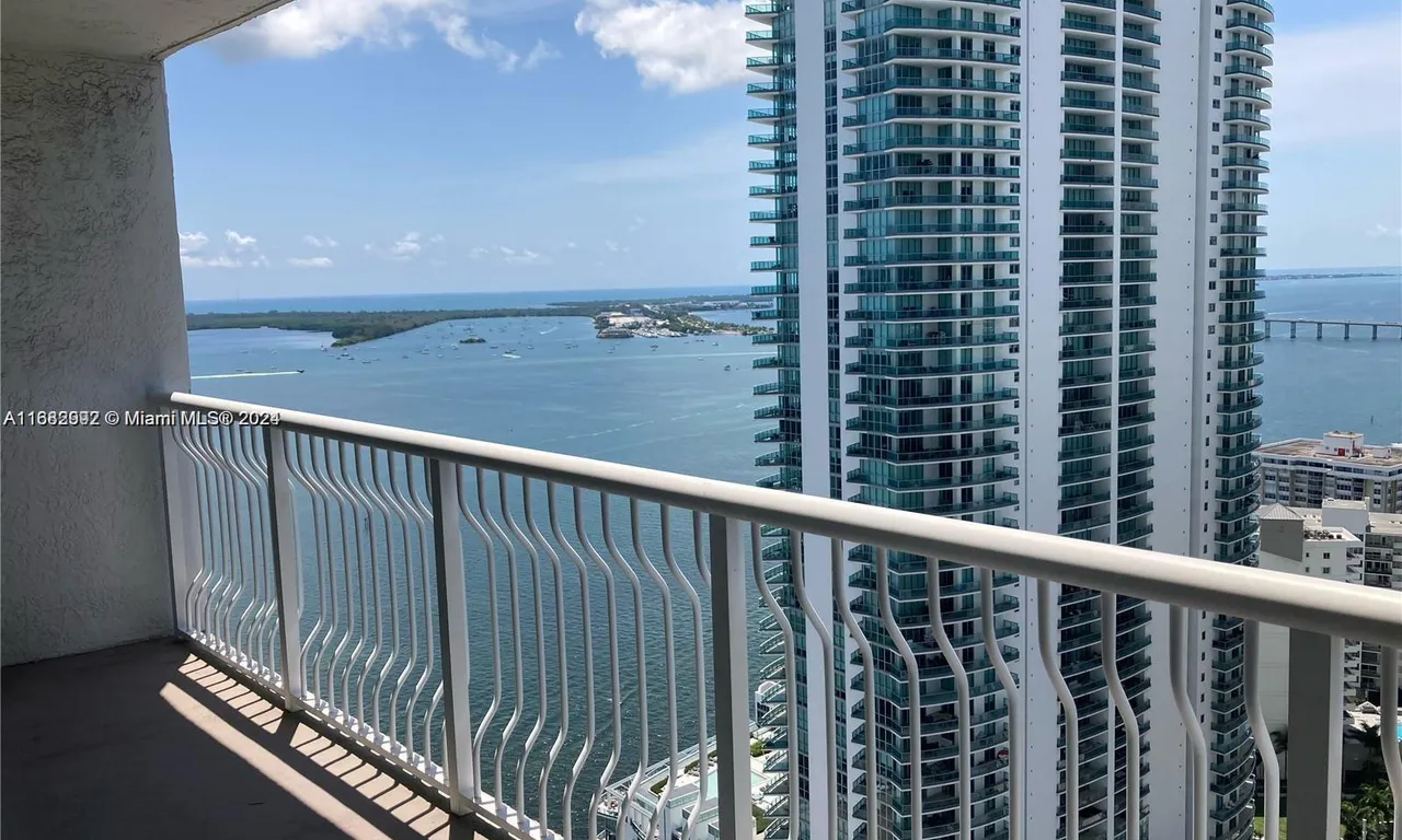 1200 Brickell Bay Dr # 3705, Miami FL 33131