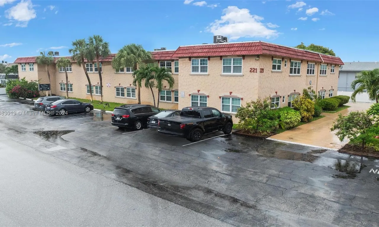 221 SE 9th Ave # 202, Pompano Beach FL 33060