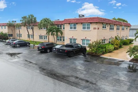 221 SE 9th Ave # 202, Pompano Beach FL 33060