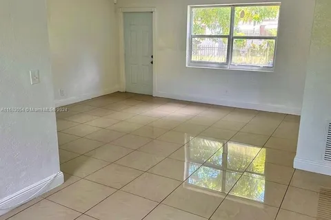 1250 NW 58th St, Miami FL 33142