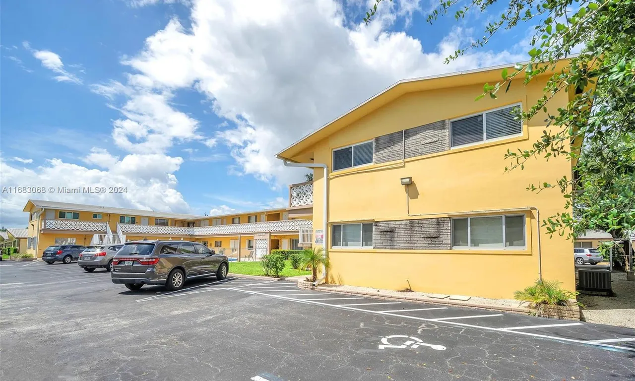 3525 Polk St # 5, Hollywood FL 33021