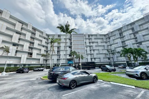 3475 N Country Club Dr # 206, Aventura FL 33180