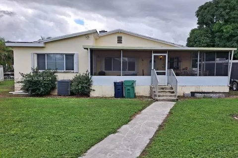 19901 SW 264th St, Homestead FL 33031