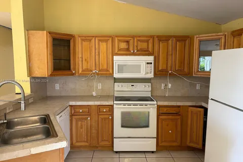 14111 CEDARDALE, Fort Myers FL 33905