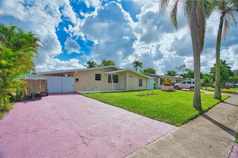 2607 Island Dr, Miramar FL 33023