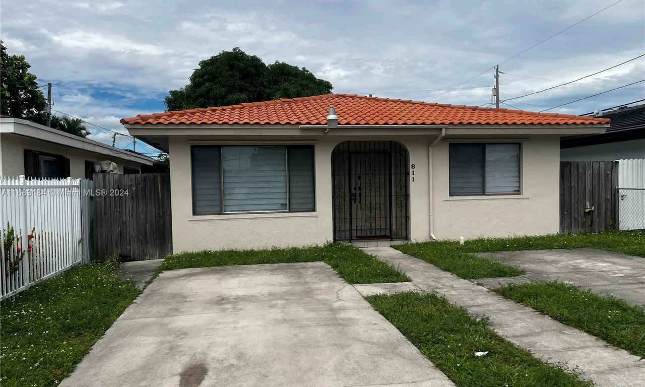 811 W 33rd St, Hialeah FL 33012