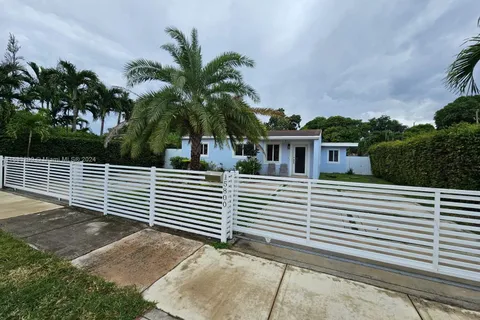 15800 NE 14 CT, North Miami Beach FL 33162