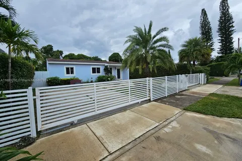 15800 NE 14 CT, North Miami Beach FL 33162