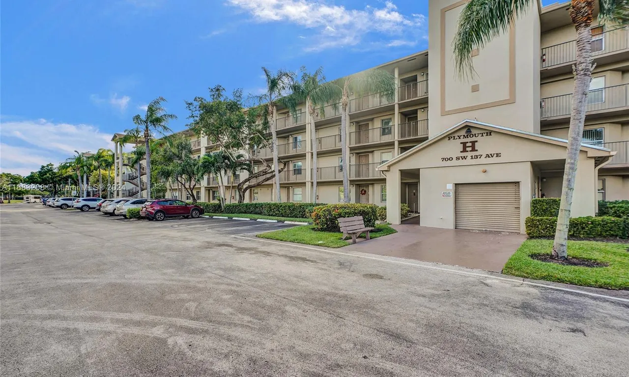 700 SW 137th Ave # 402H, Pembroke Pines FL 33027