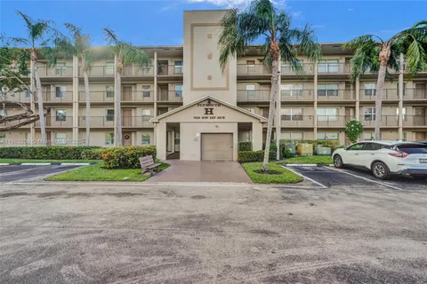 700 SW 137th Ave # 402H, Pembroke Pines FL 33027