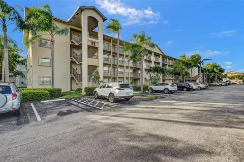 700 SW 137th Ave # 402H, Pembroke Pines FL 33027