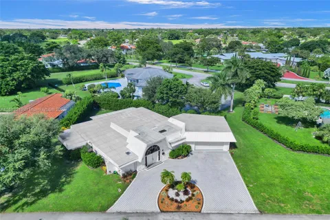 5709 Bamboo Cir., Tamarac FL 33319