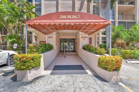 2101 Atlantic Shores Blvd # 512, Hallandale Beach FL 33009