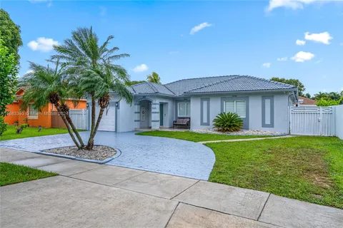 9121 NW 166th Ter, Miami Lakes FL 33018