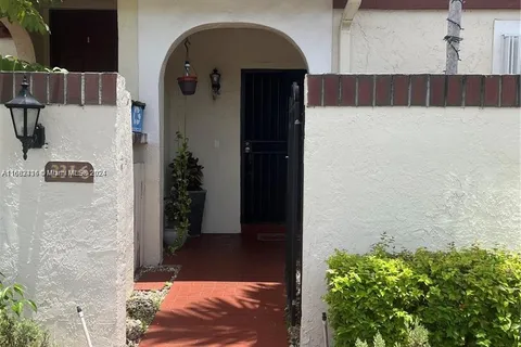 337 Ives Dairy Rd # 06, Miami FL 33179