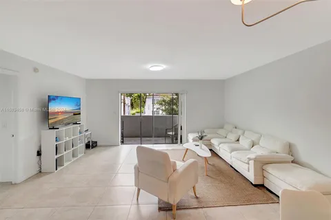 110 S Shore Dr # 2C, Miami Beach FL 33141